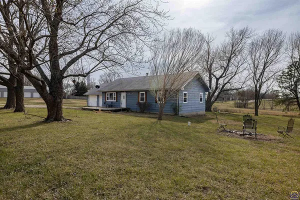 $175,900 | 16325 R Road, Mayetta, KS 66509