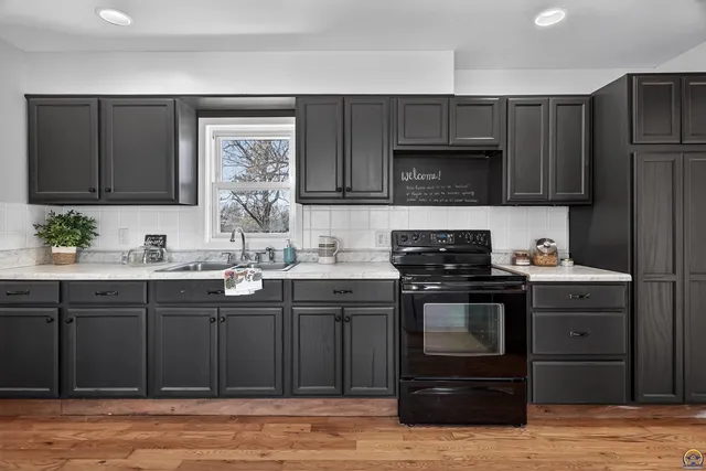 $184,900 | 16325 R Road, Mayetta, KS 66509