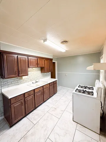 $114,900 | 195 South Douglas Avenue, Bradley, IL 60915