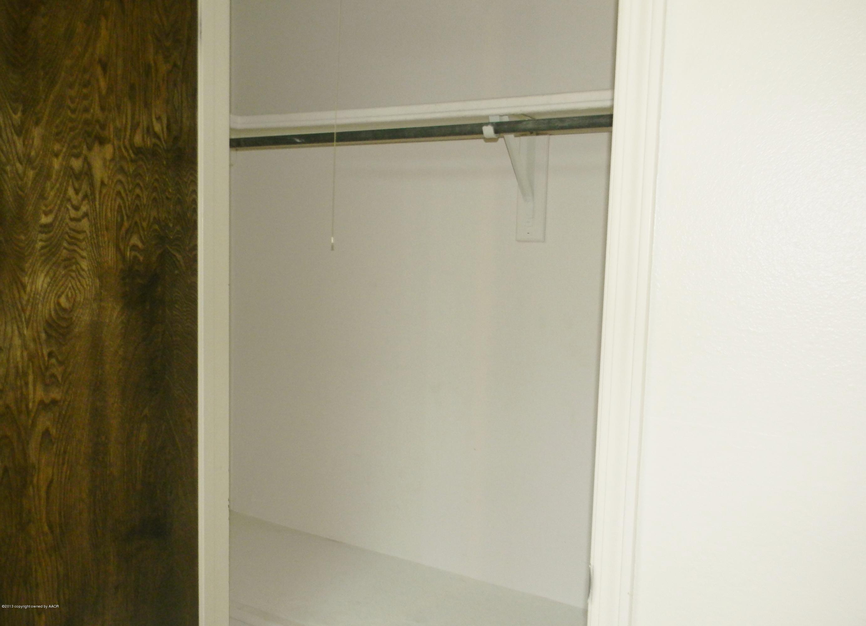 6700 Garwood Road Amarillo, TX 79109 - Photo 5 of 71 2nd Bedroom upstairs closet