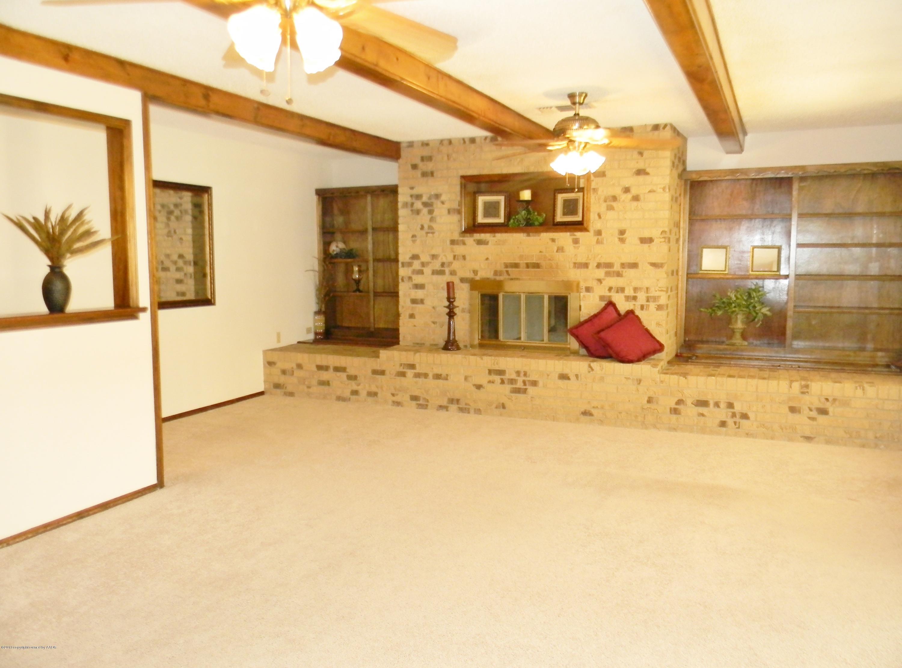 6700 Garwood Road Amarillo, TX 79109 - Photo 41 of 71 Living Room 1