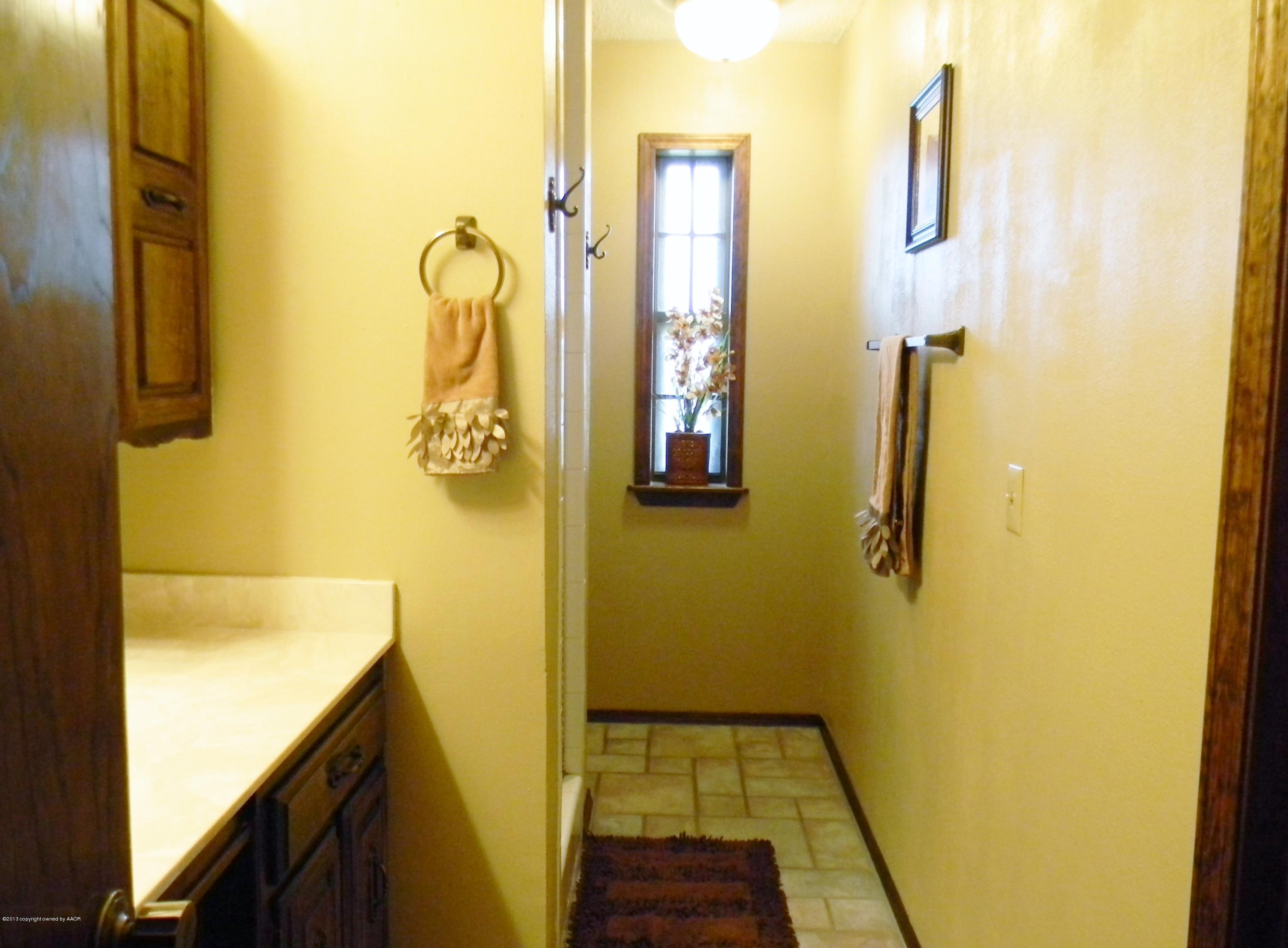 6700 Garwood Road Amarillo, TX 79109 - Photo 50 of 71 Main Floor Bathroom 1 (2)