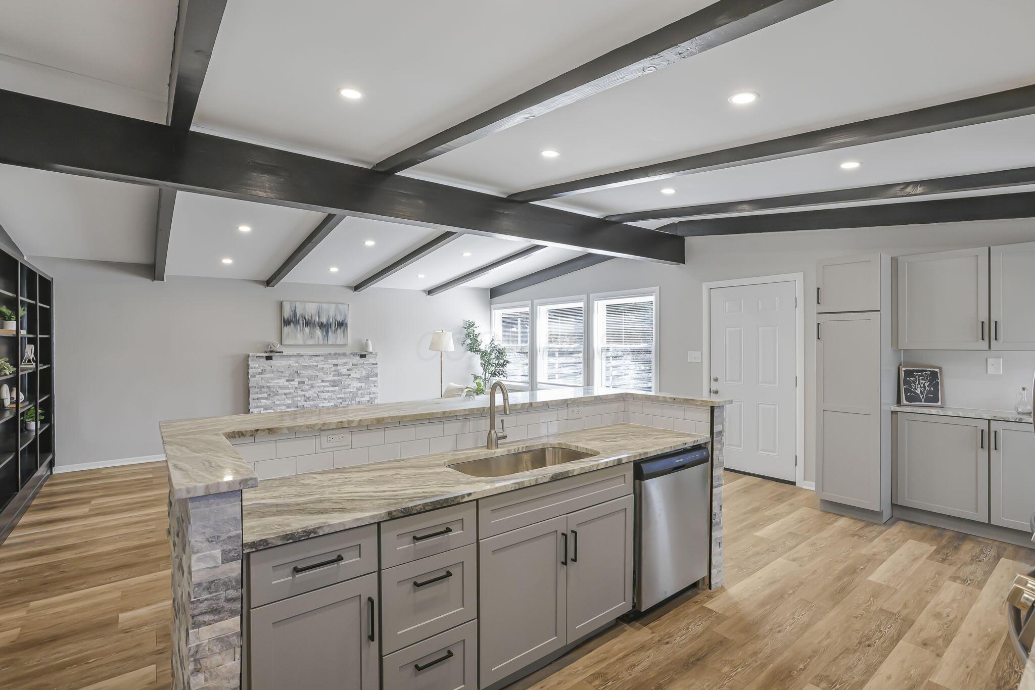 984 Sunbury Road Columbus, OH 43219 - Photo 13 of 39 Gallery Image 13