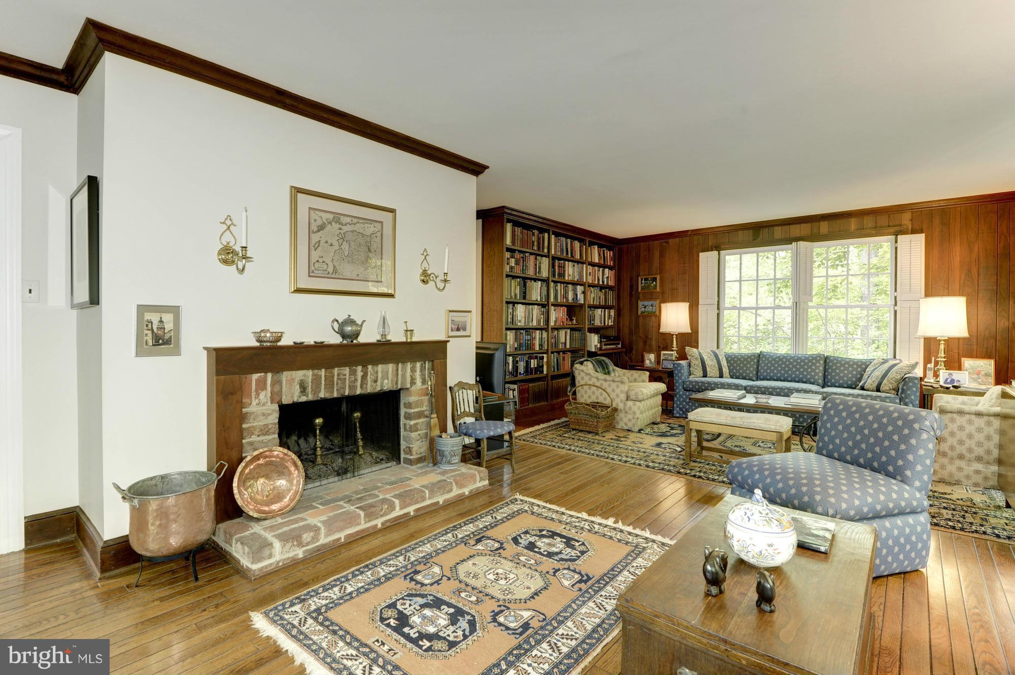 907 Turkey Run Road McLean, VA 22101 - Photo 12 of 30 Family Room