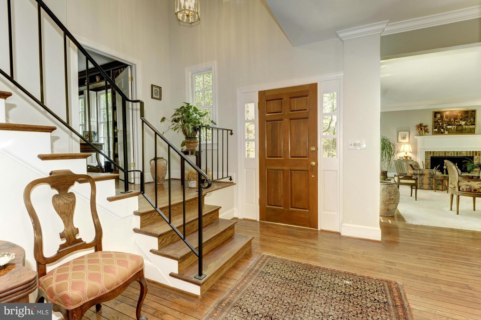 907 Turkey Run Road McLean, VA 22101 - Photo 3 of 30 Foyer