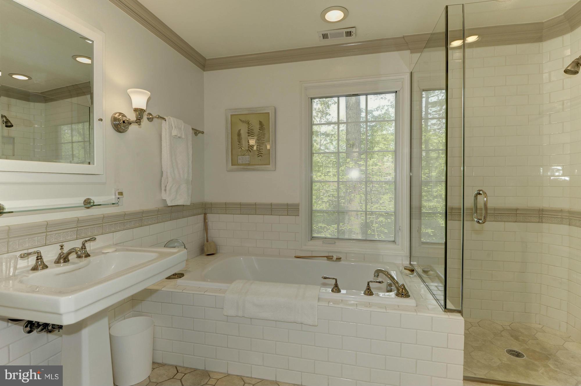 907 Turkey Run Road McLean, VA 22101 - Photo 21 of 30 Bath