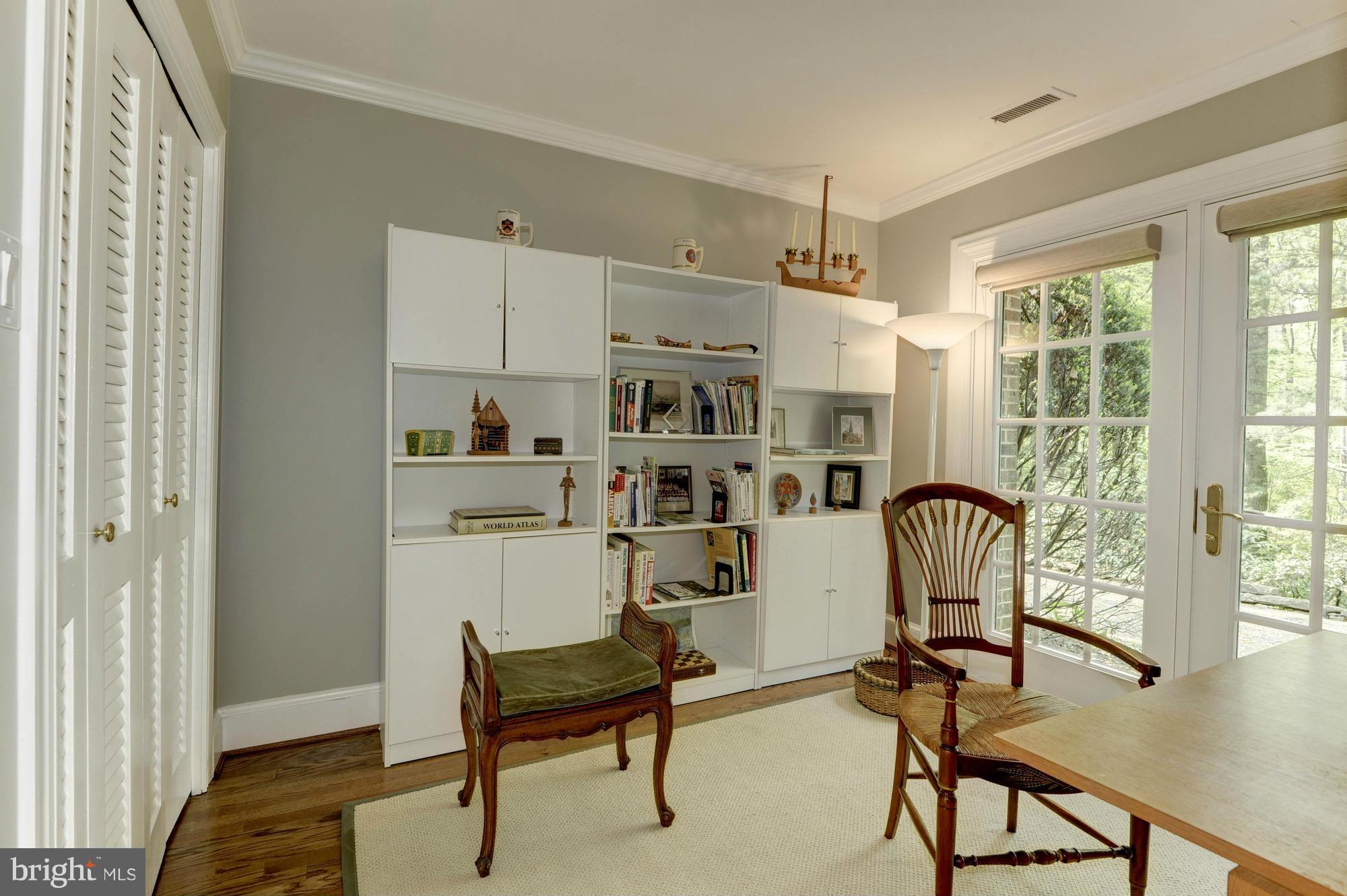 907 Turkey Run Road McLean, VA 22101 - Photo 26 of 30 In-Law Suite Sitting Room
