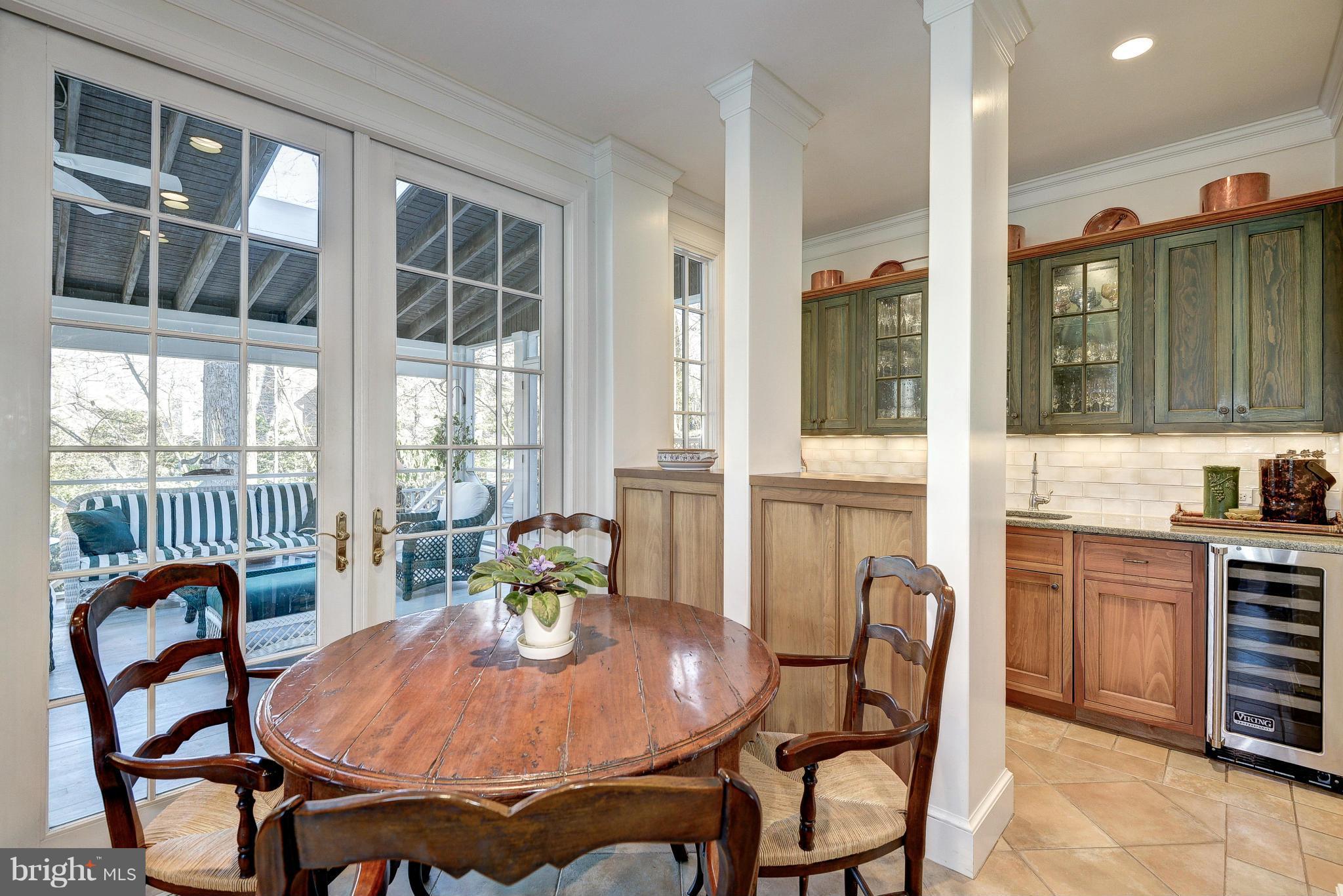 907 Turkey Run Road McLean, VA 22101 - Photo 9 of 30 Breakfast Area w/ Doors to Porch