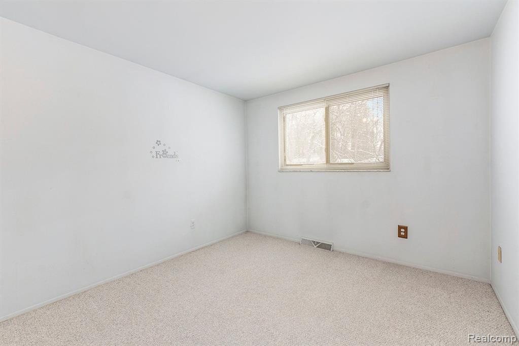 3336 Shaddick Road Waterford, MI 48328 - Photo 10 of 23