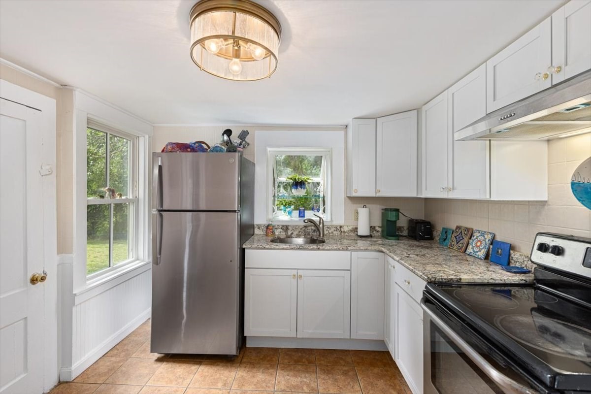 55 Haverhill Road Amesbury, MA 01913 - Photo 12 of 39 Gallery Image 12