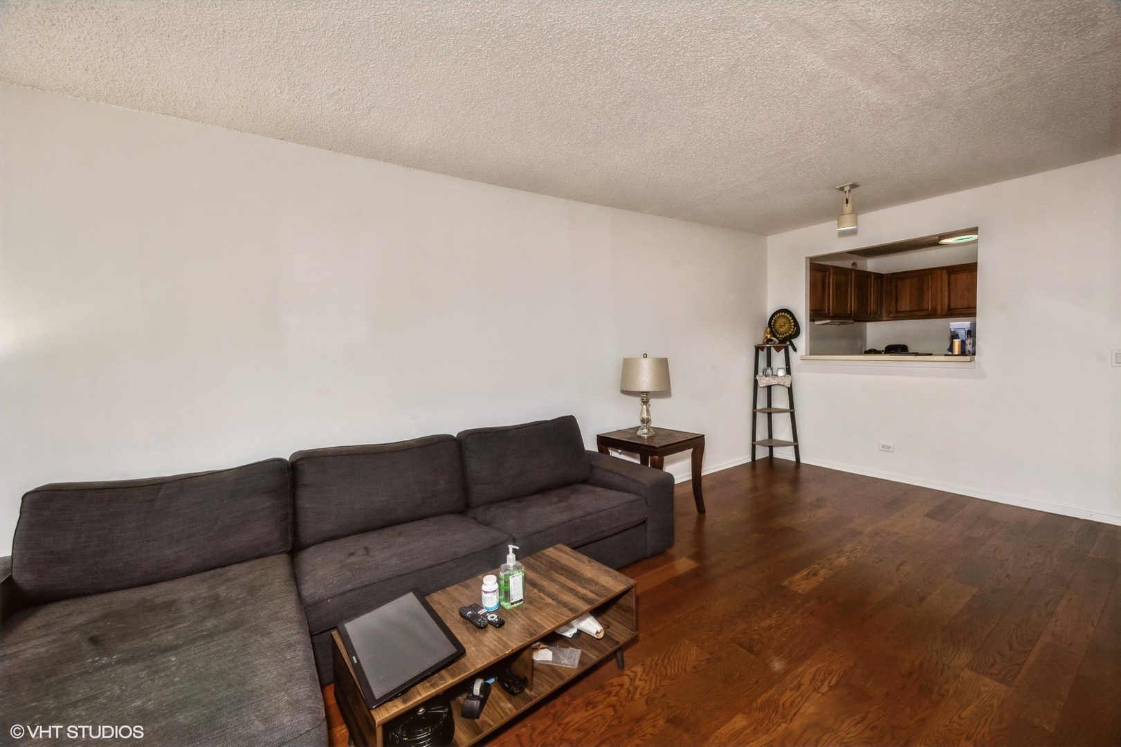 801 South Plymouth Court, Unit 809 Chicago, IL 60605 - Photo 4 of 10 a living room with furniture and a flat screen tv