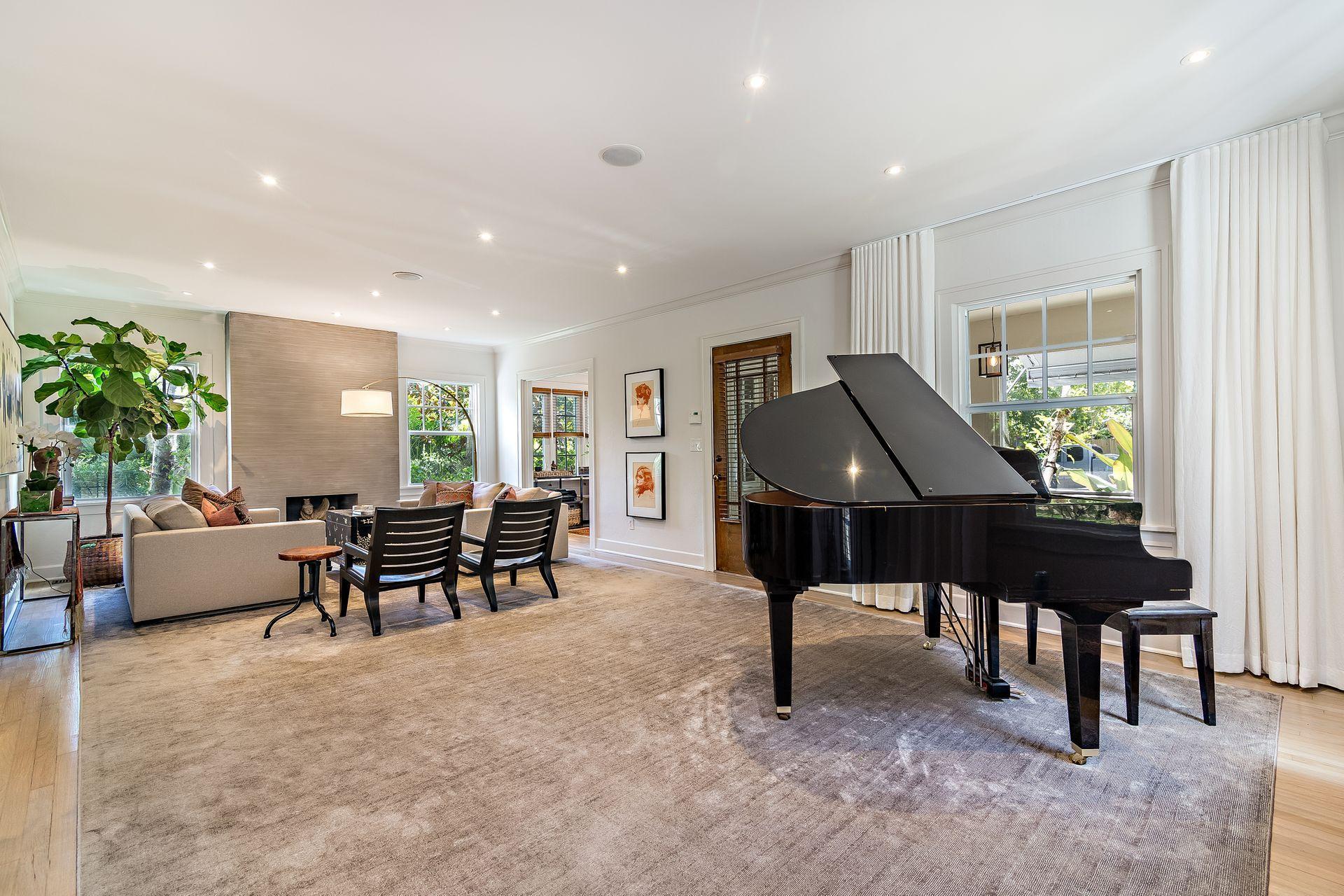 727 Sunset Road West Palm Beach, FL 33401 - Photo 11 of 75 Living Room