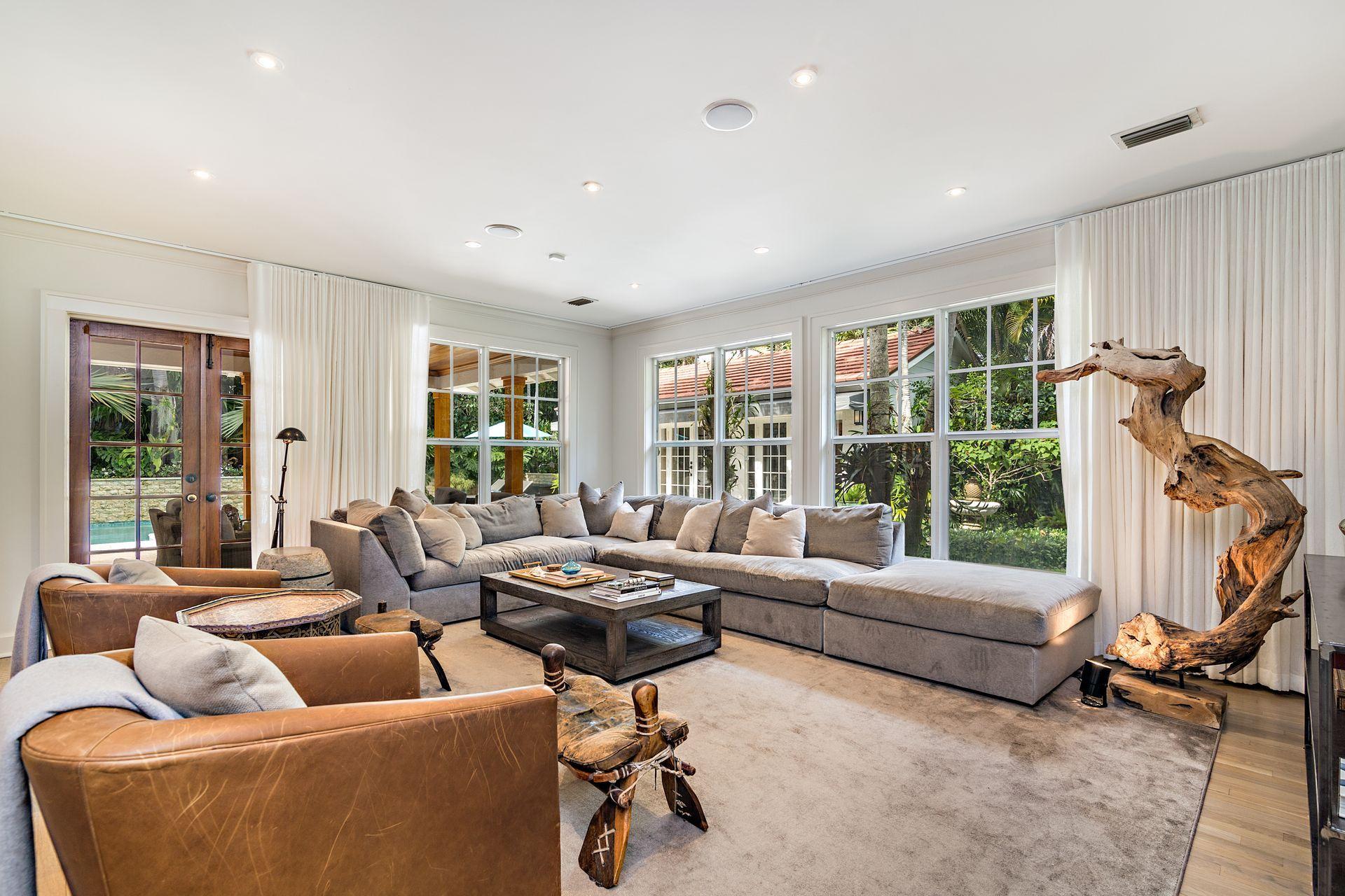 727 Sunset Road West Palm Beach, FL 33401 - Photo 12 of 75 Family Room