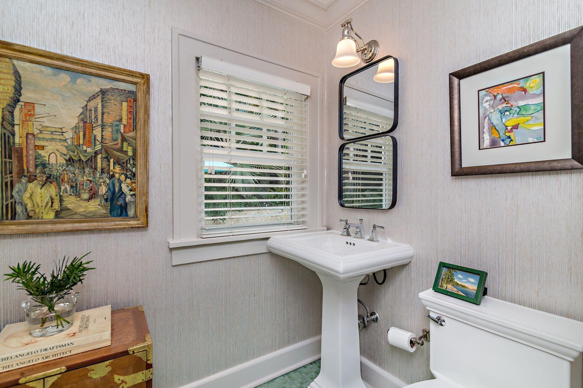 727 Sunset Road West Palm Beach, FL 33401 - Photo 23 of 75 Powder Room