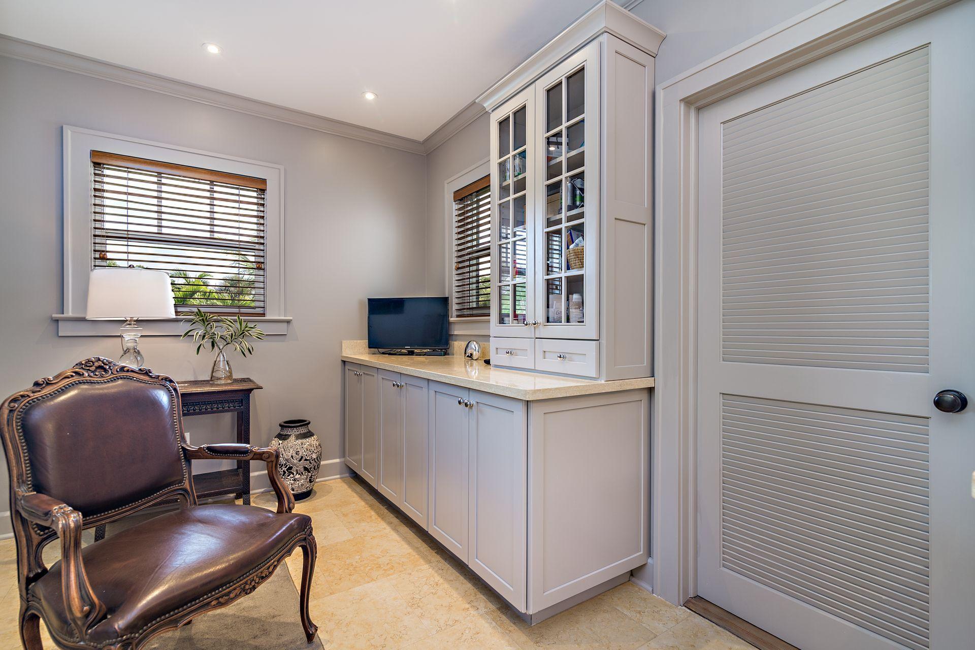 727 Sunset Road West Palm Beach, FL 33401 - Photo 29 of 75 Master Bathroom