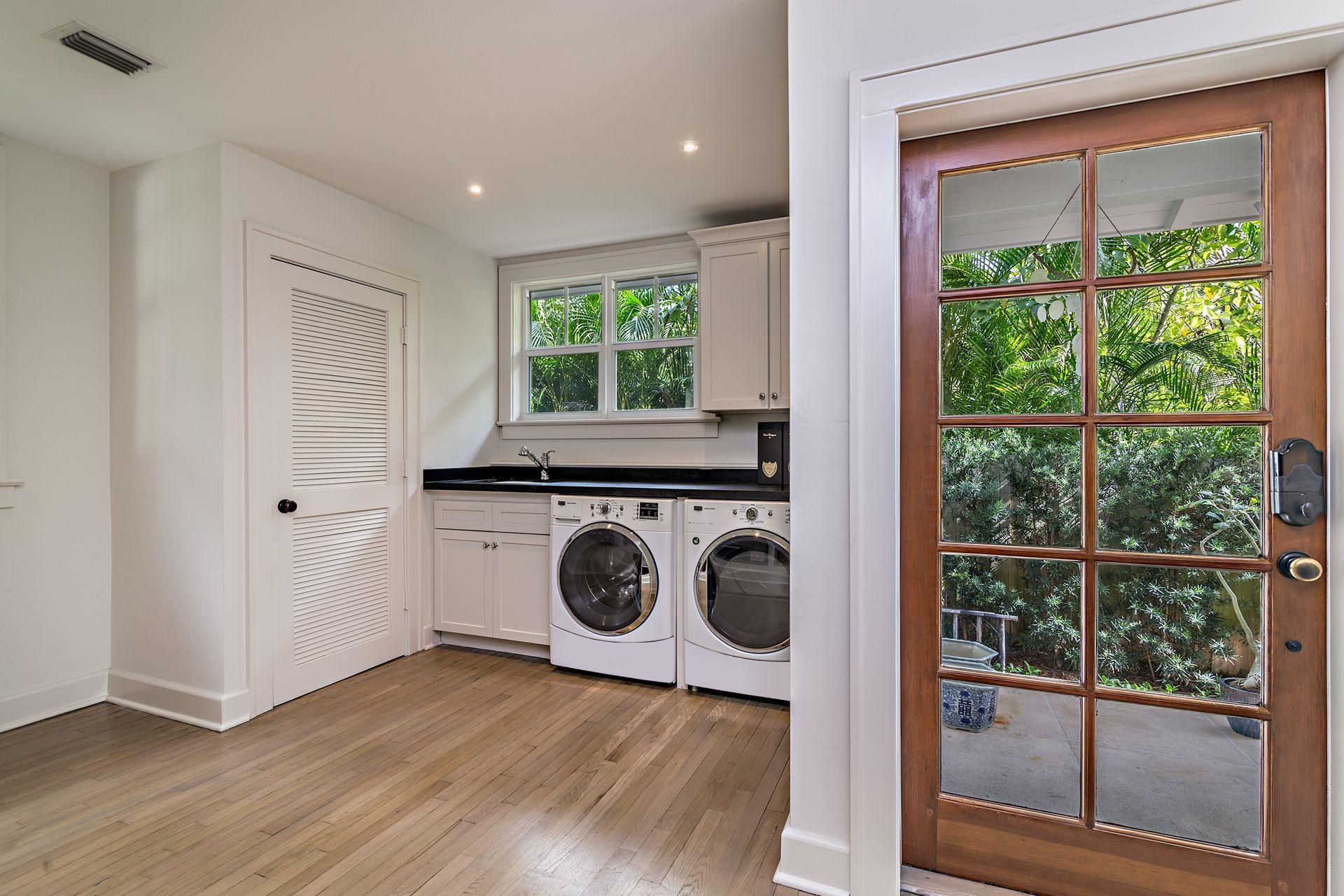 727 Sunset Road West Palm Beach, FL 33401 - Photo 39 of 75 Laundry Room