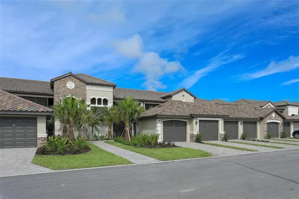$3,000 | 5507 Palmer Circle, Unit 105, Bradenton, FL 34211
