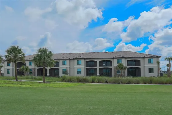 $3,000 | 5507 Palmer Circle, Unit 105, Bradenton, FL 34211