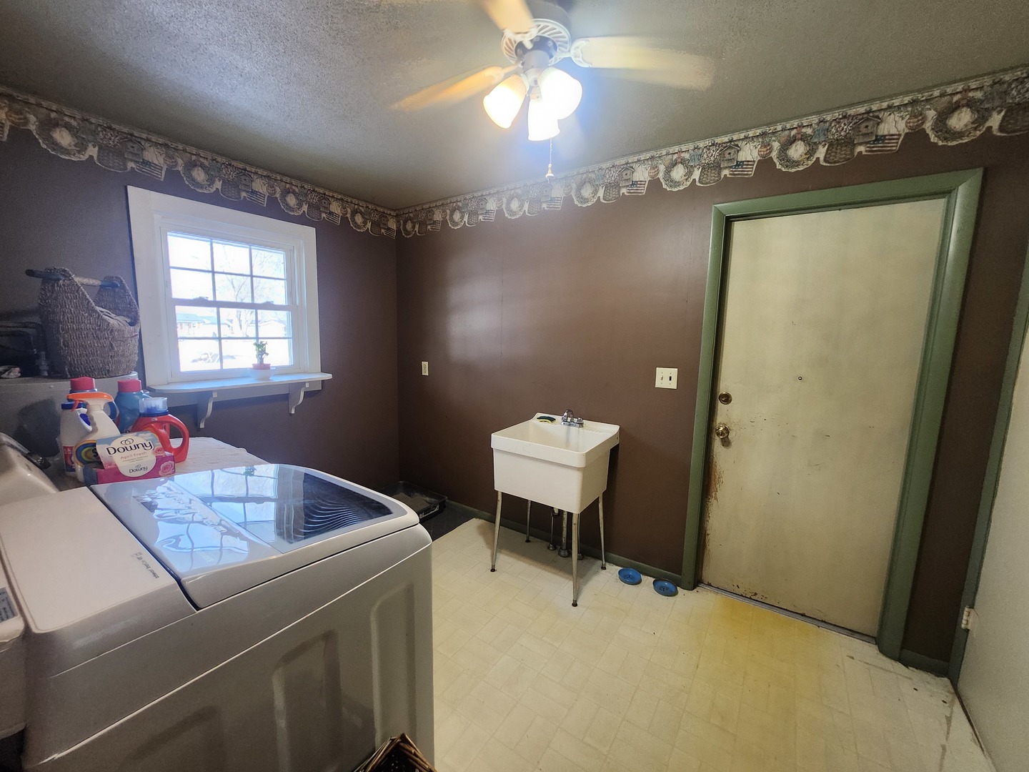 3649 Hamilton Park Road Pinckneyville, IL 62274 - Photo 20 of 24 a workspace with furniture and window