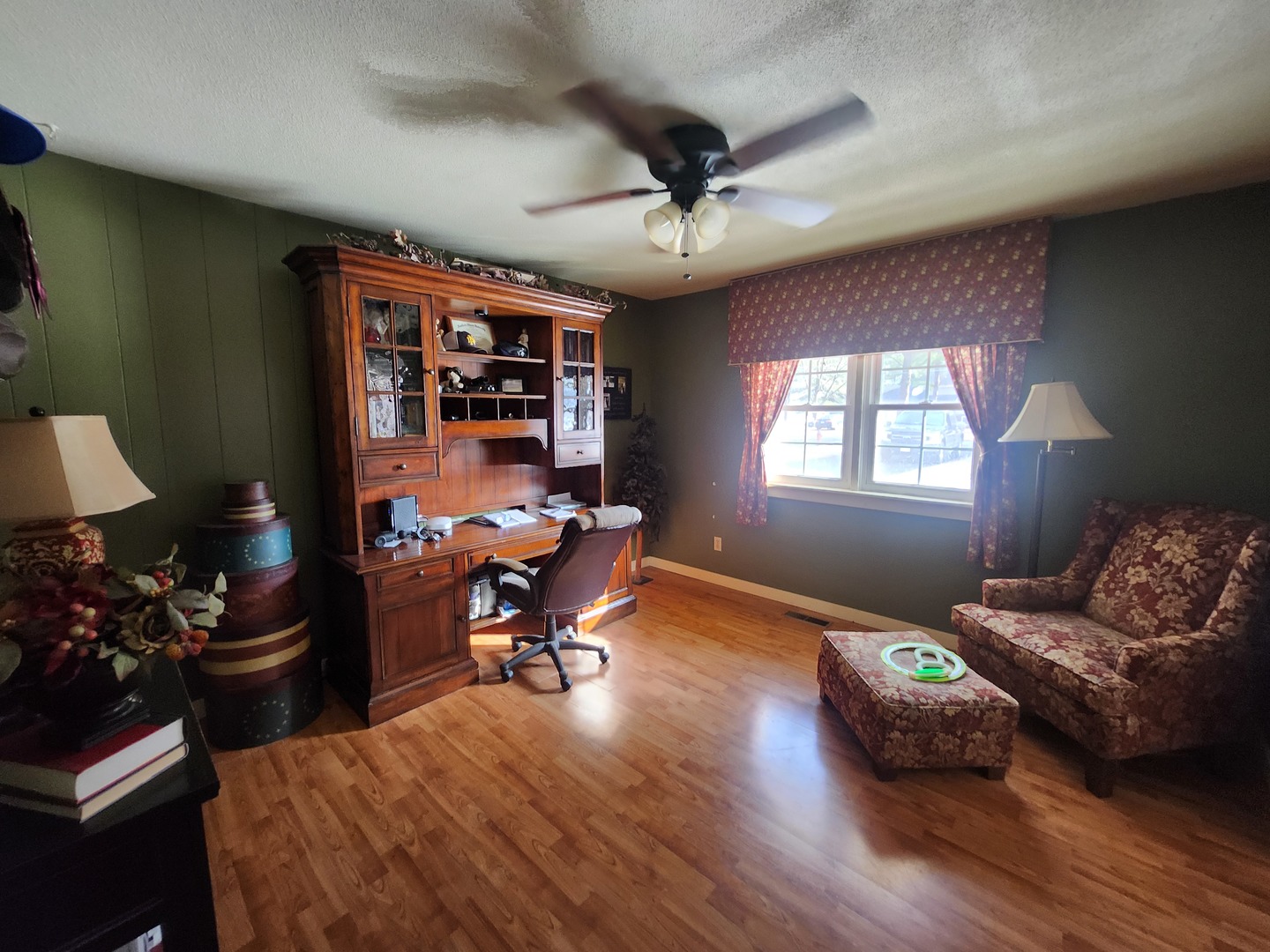 3649 Hamilton Park Road Pinckneyville, IL 62274 - Photo 7 of 24 a bedroom with bed window and a desk