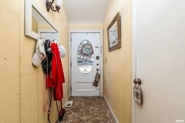 $190,000 | 755 Lake Shore Drive, Goreville, IL 62939