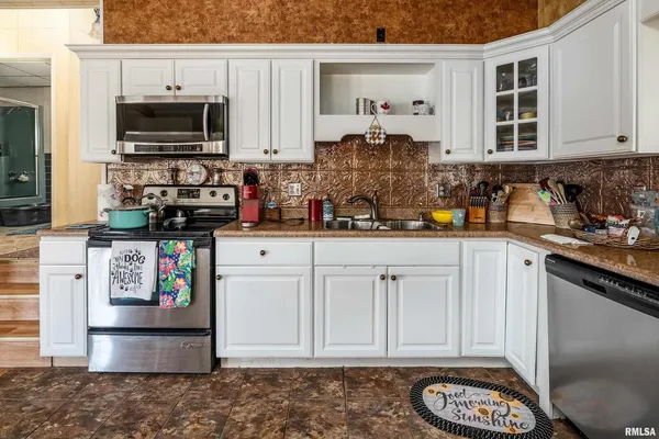 $190,000 | 755 Lake Shore Drive, Goreville, IL 62939