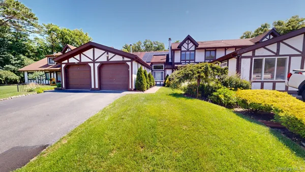 $409,999 | 10 Amesworth Court, Middle Island, NY 11953