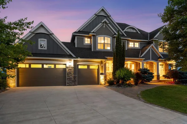 $1,250,000 | 22 Leaf Wing Drive, North Oaks, MN 55127