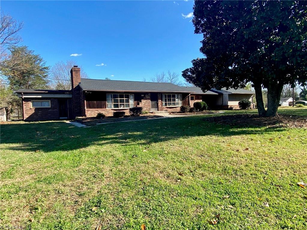 7549 Sunnyvale Drive High Point, NC 27265 - Photo 4 of 26