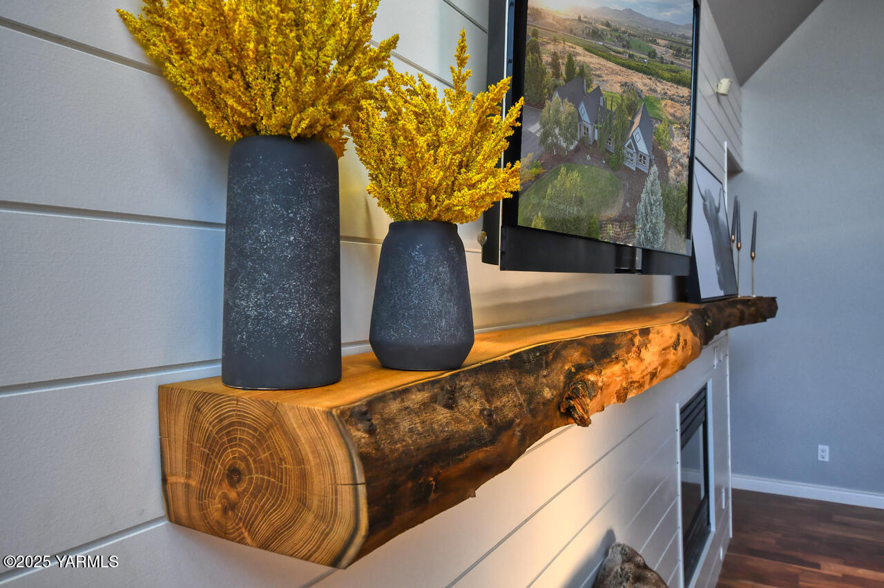 15783 Fisk Road Yakima, WA 98908 - Photo 15 of 61 a wooden bench sitting in front of a window