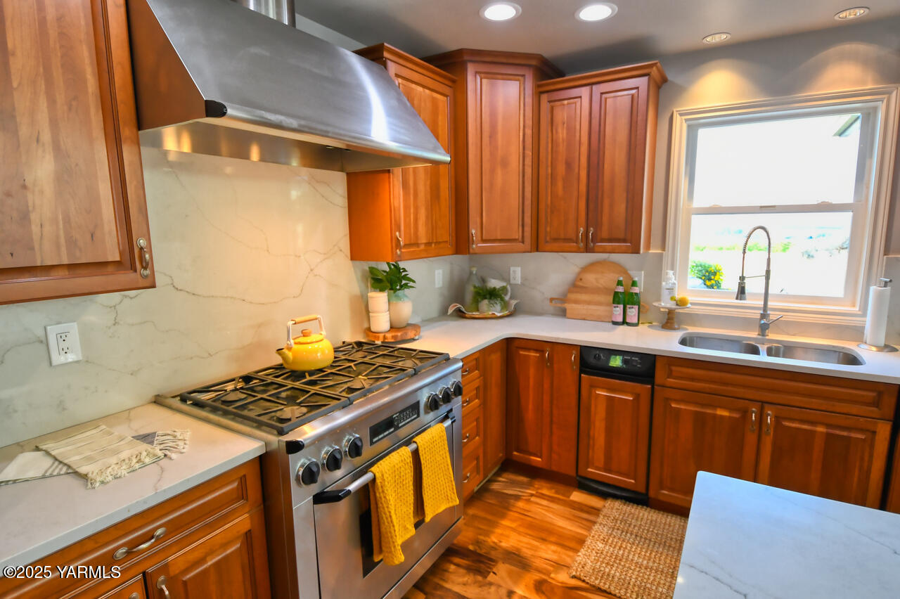 15783 Fisk Road Yakima, WA 98908 - Photo 19 of 61 Chef's kitchen