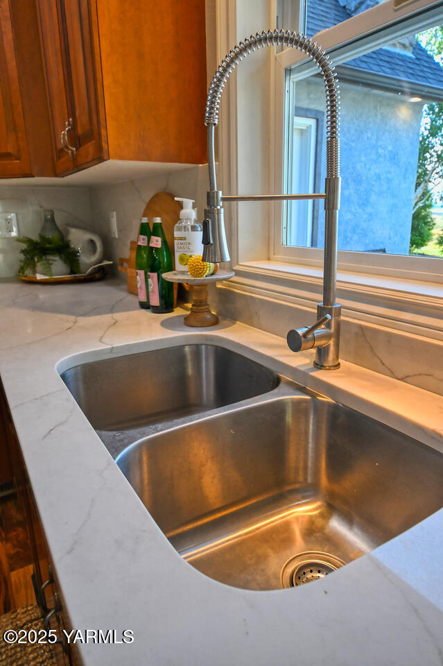 15783 Fisk Road Yakima, WA 98908 - Photo 20 of 61 a close view of sink and tap