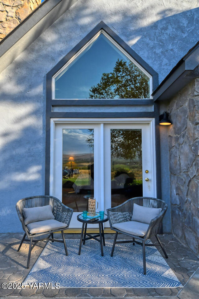 15783 Fisk Road Yakima, WA 98908 - Photo 31 of 61 a outdoor living space with furniture and a potted plant