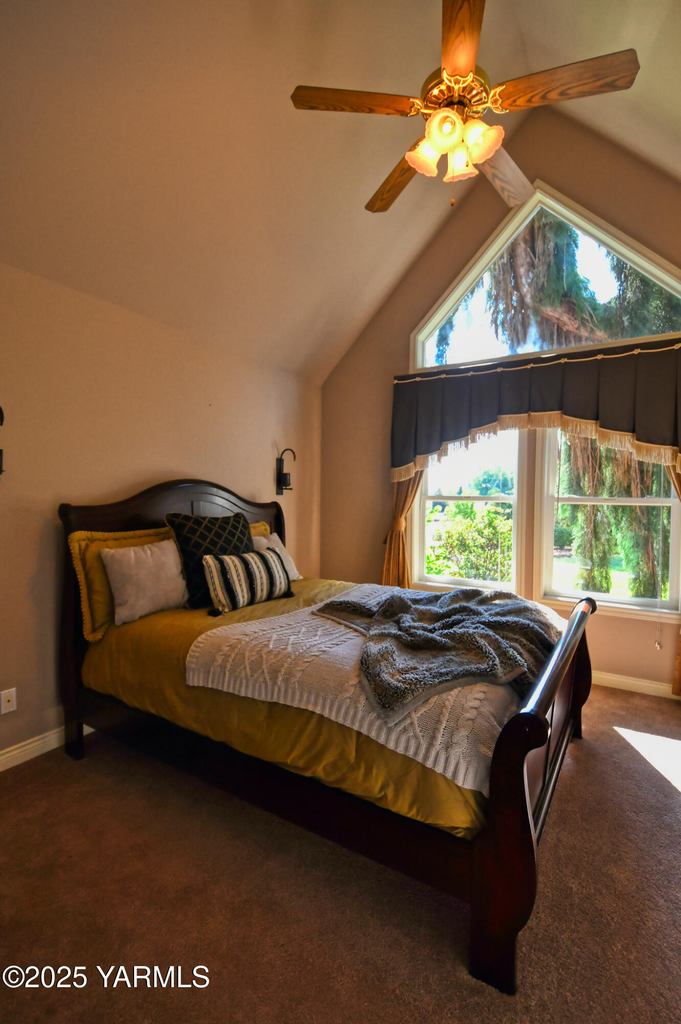 15783 Fisk Road Yakima, WA 98908 - Photo 46 of 61 a bed sitting in a bedroom next to a window