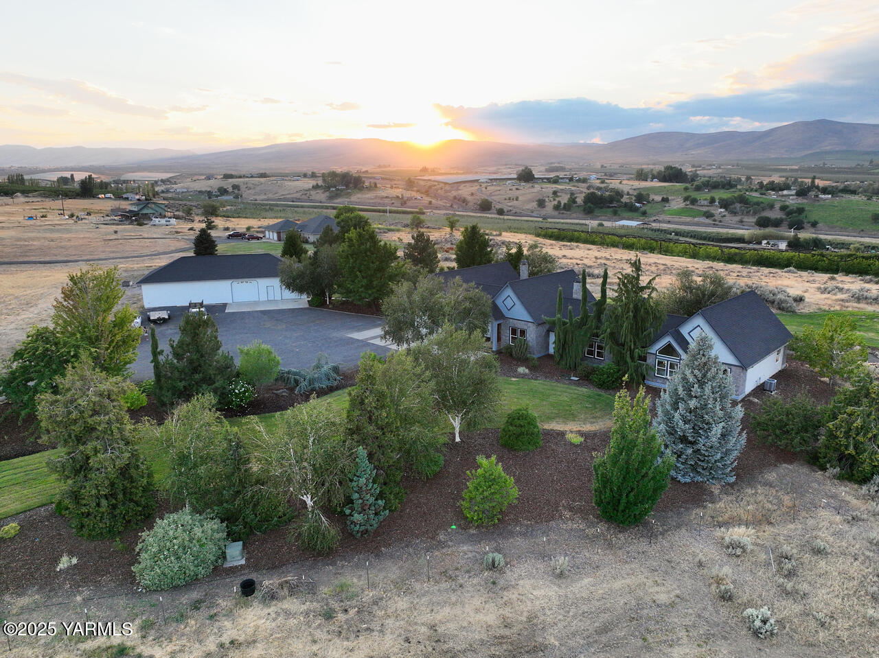15783 Fisk Road Yakima, WA 98908 - Photo 61 of 61 Sunrise to sunset, pure beauty