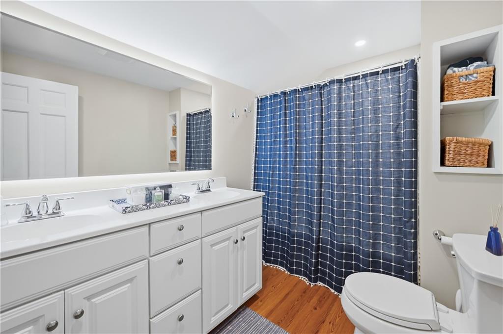 924 Mayfield Road Sharpsville, PA 16150 - Photo 37 of 49 guest bathroom, dual sinks, tub/shower combo