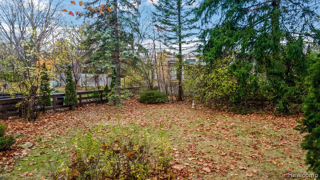 1921 Derby Road Birmingham, MI 48009 - Photo 13 of 22