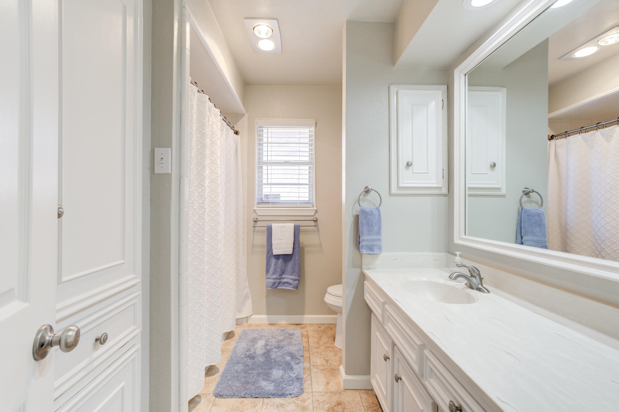 4809 78th Street Lubbock, TX 79424 - Photo 37 of 48 a bathroom with a tub sink and mirror