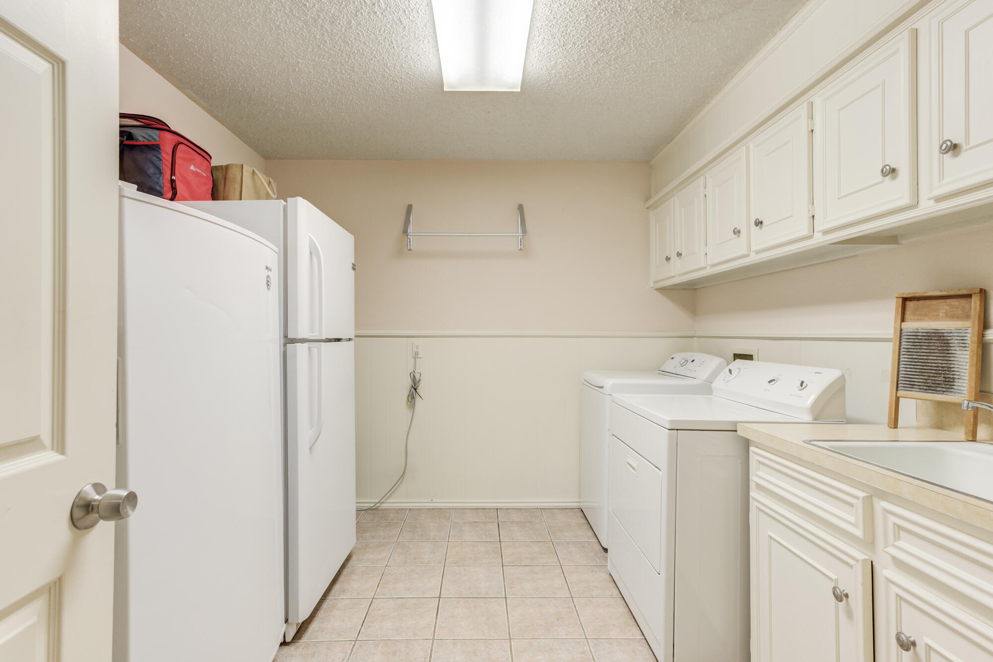 4809 78th Street Lubbock, TX 79424 - Photo 46 of 48 a utility room with dryer and washer