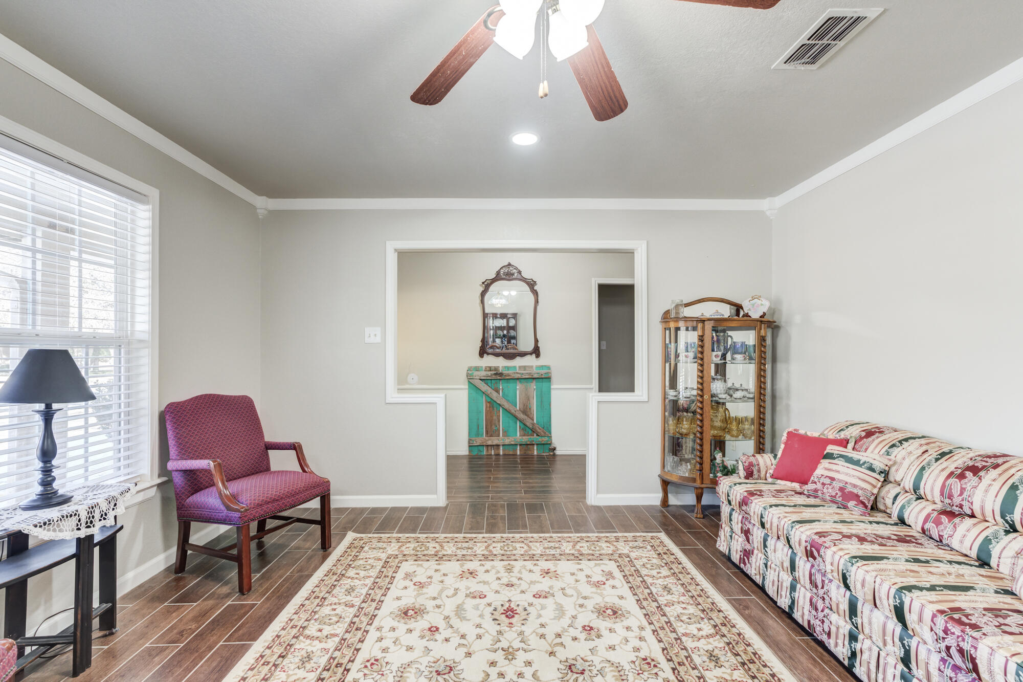 4809 78th Street Lubbock, TX 79424 - Photo 9 of 48 a living room with furniture