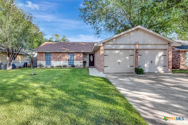 $249,000 | 205 Monterrey Drive, Victoria, TX 77904