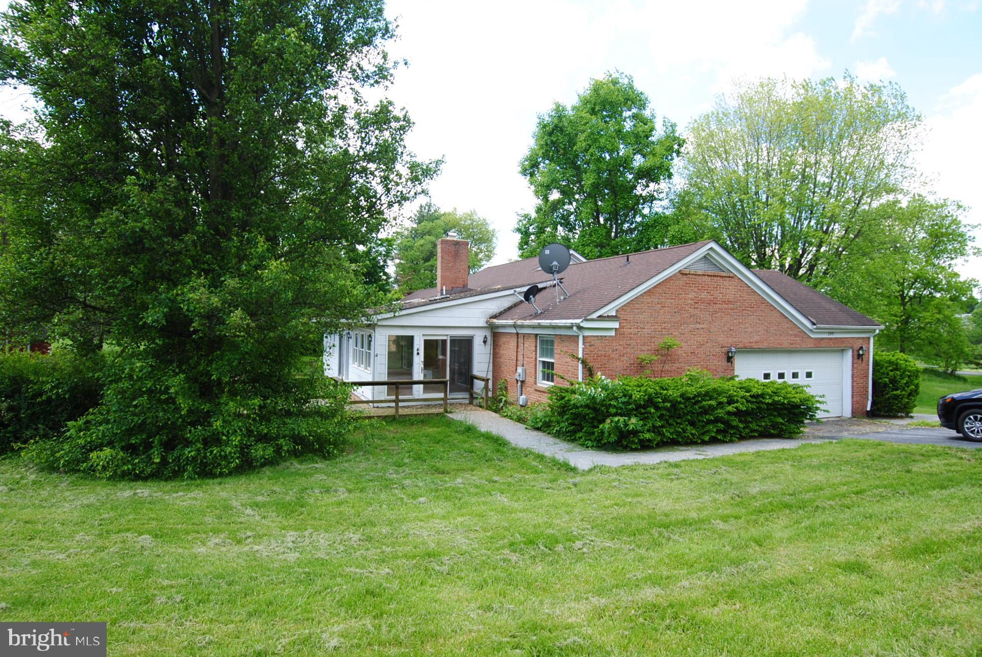 2247 Jones Road Winchester, VA 22602 - Photo 3 of 15 Exterior- side loading garage