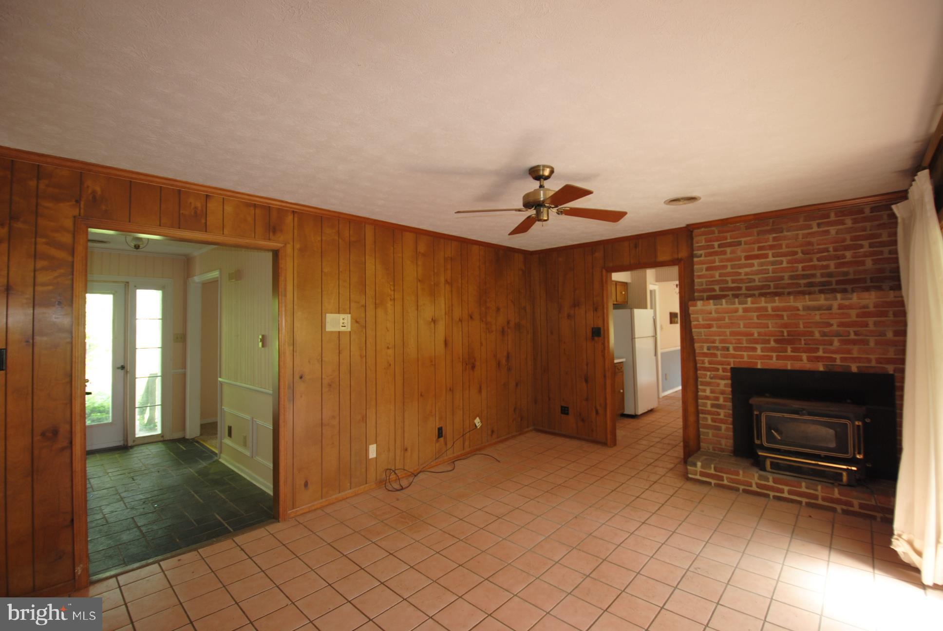 2247 Jones Road Winchester, VA 22602 - Photo 4 of 15 Family Room