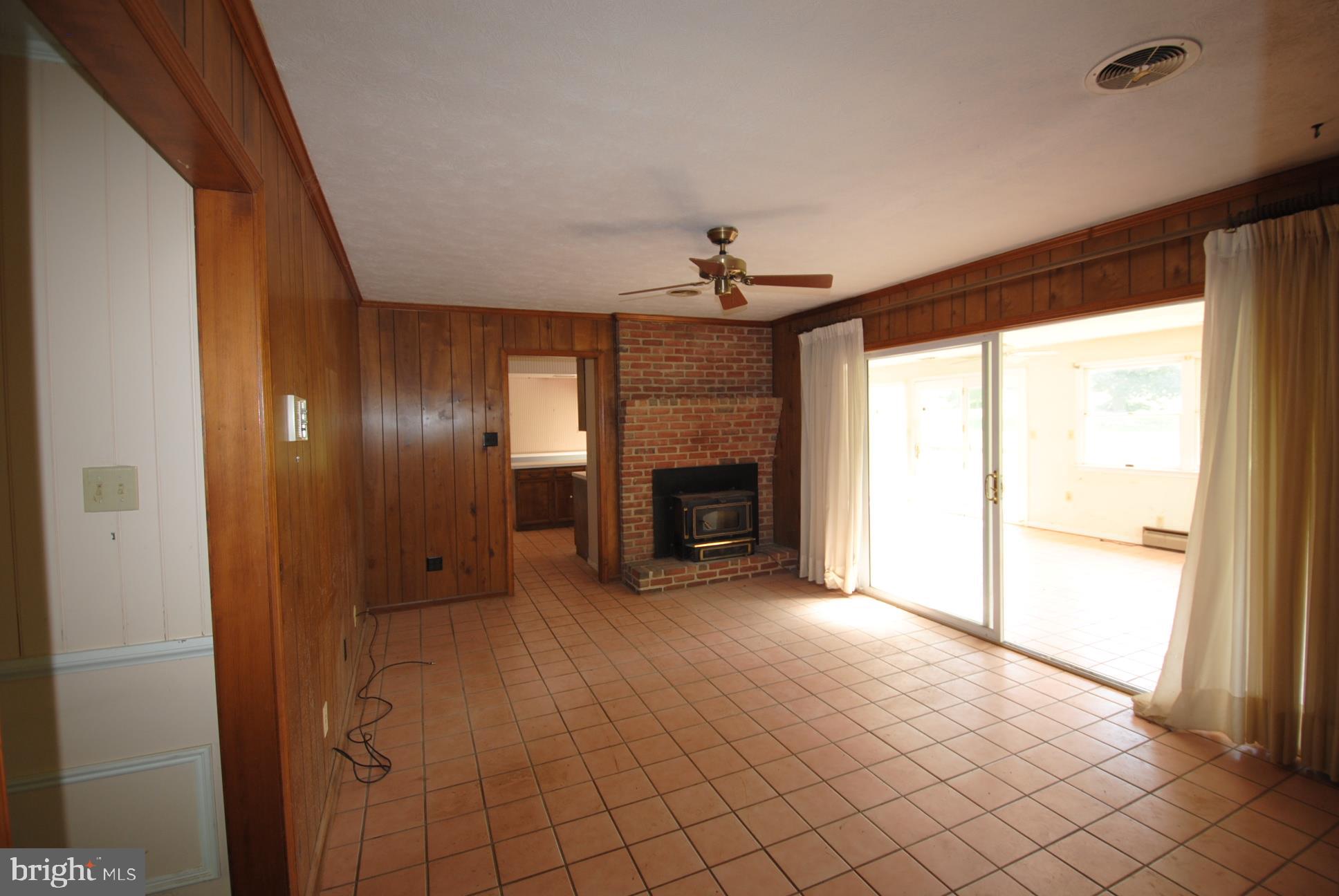2247 Jones Road Winchester, VA 22602 - Photo 5 of 15 Family room