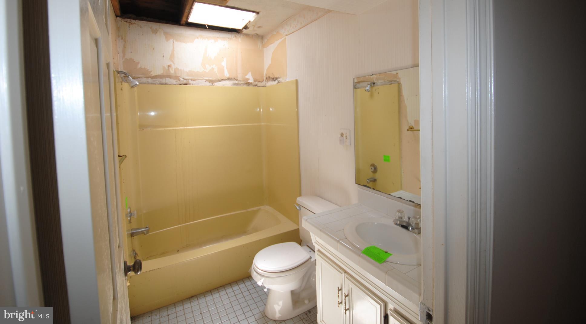 2247 Jones Road Winchester, VA 22602 - Photo 9 of 15 Hall Bath