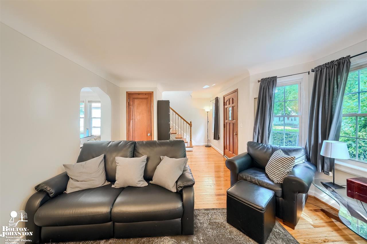 2110 Roslyn Road Grosse Pointe Woods, MI 48236 - Photo 5 of 30