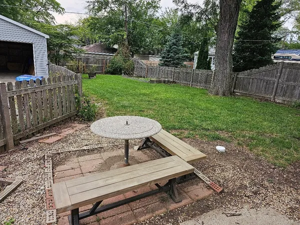 $2,200 | 206 North Morgan Avenue, Wheaton, IL 60187