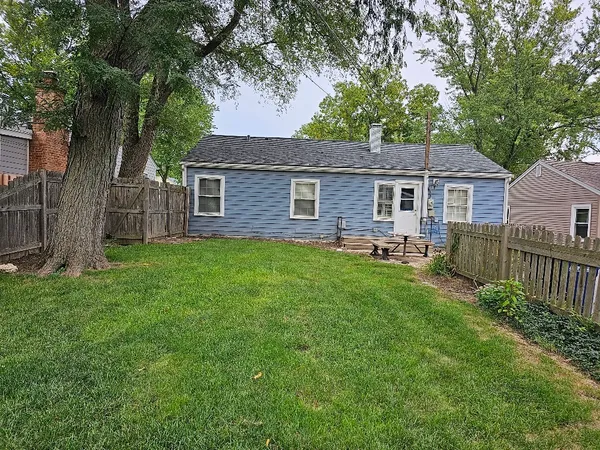 $2,200 | 206 North Morgan Avenue, Wheaton, IL 60187