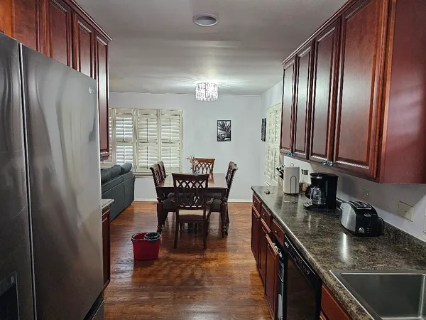 $2,200 | 206 North Morgan Avenue, Wheaton, IL 60187