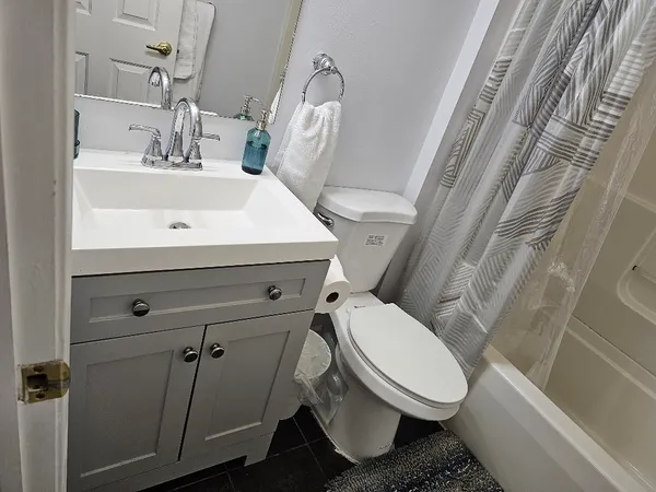 $2,200 | 206 North Morgan Avenue, Wheaton, IL 60187